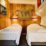 Houseboat De Cornelia 3*