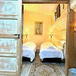 Houseboat De Cornelia ゲストハウス