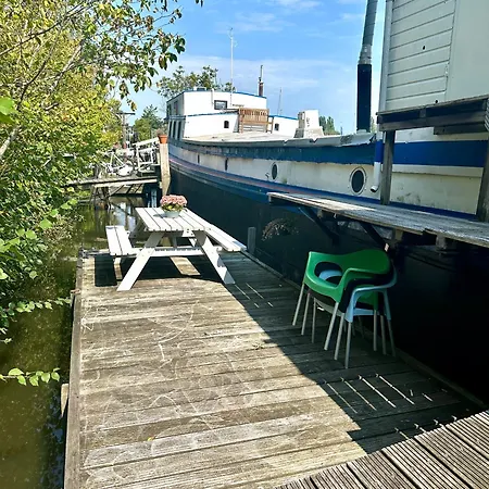 Houseboat De Cornelia Pensjonat Amsterdam