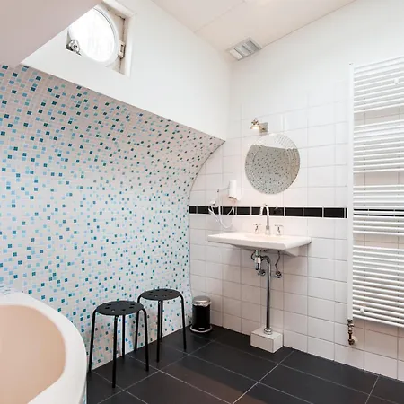 Houseboat De Cornelia 3*