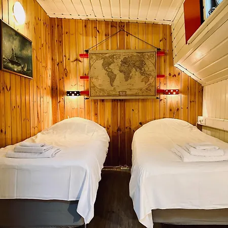 Houseboat De Cornelia 3*