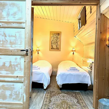 Houseboat De Cornelia Penzion