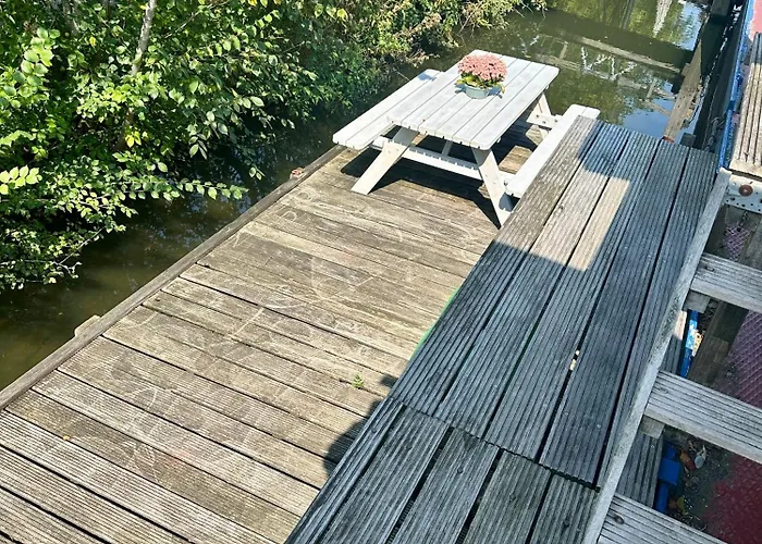 ゲストハウス Houseboat De Cornelia 3*