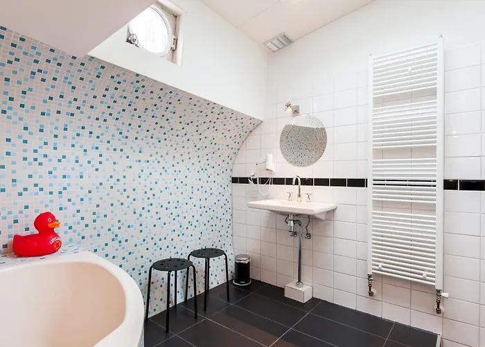 Houseboat De Cornelia 3*