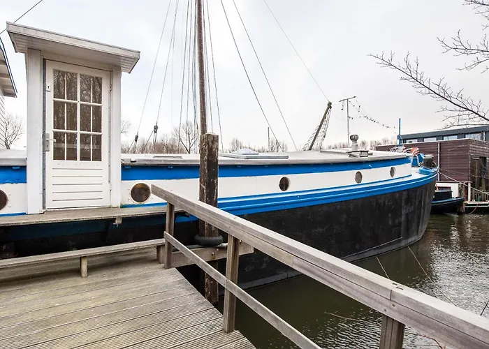 Houseboat De Cornelia ゲストハウス