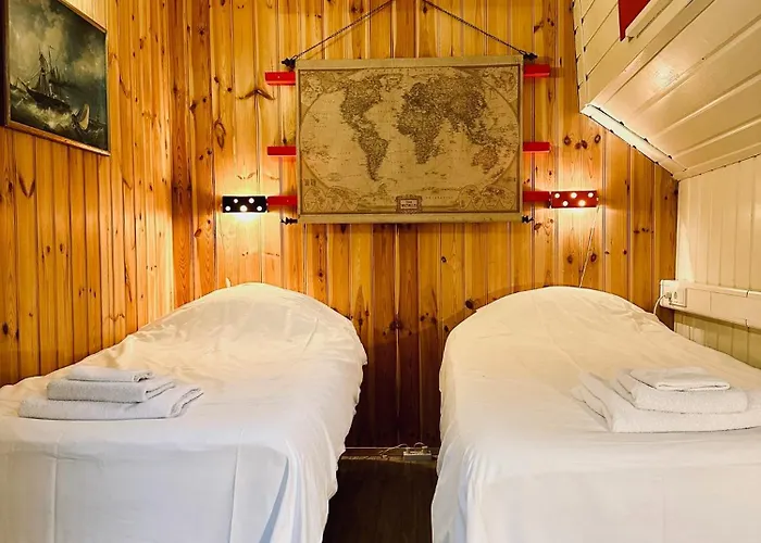 Houseboat De Cornelia 3*