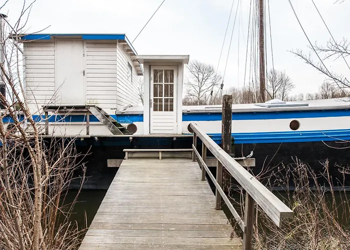 ゲストハウス Houseboat De Cornelia